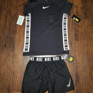 Set Nike girls shirt and shorts